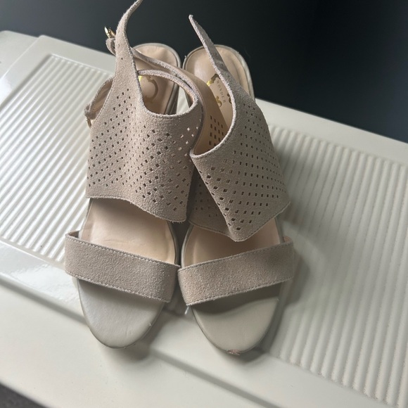 Wonders Shoes - Cream Minimalist Perforated Sandals